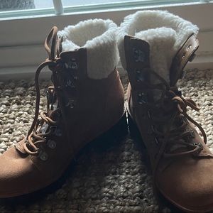 Marc Fisher lace up boot EUC